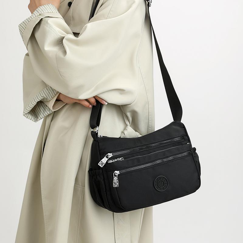 Large Capacity Crossbody Women's Shoulder Bag Multi Compartments Waterproof Nylon Leisure Dumpling Bag for Mom