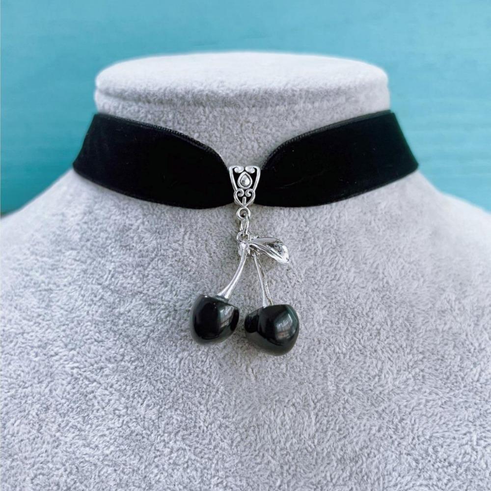 Retro Cute Stereo Simulation Cherry Crystal Pendant Red Velvet Necklace for Women Collar Fashion Gothic Jewelry Accessories Gift