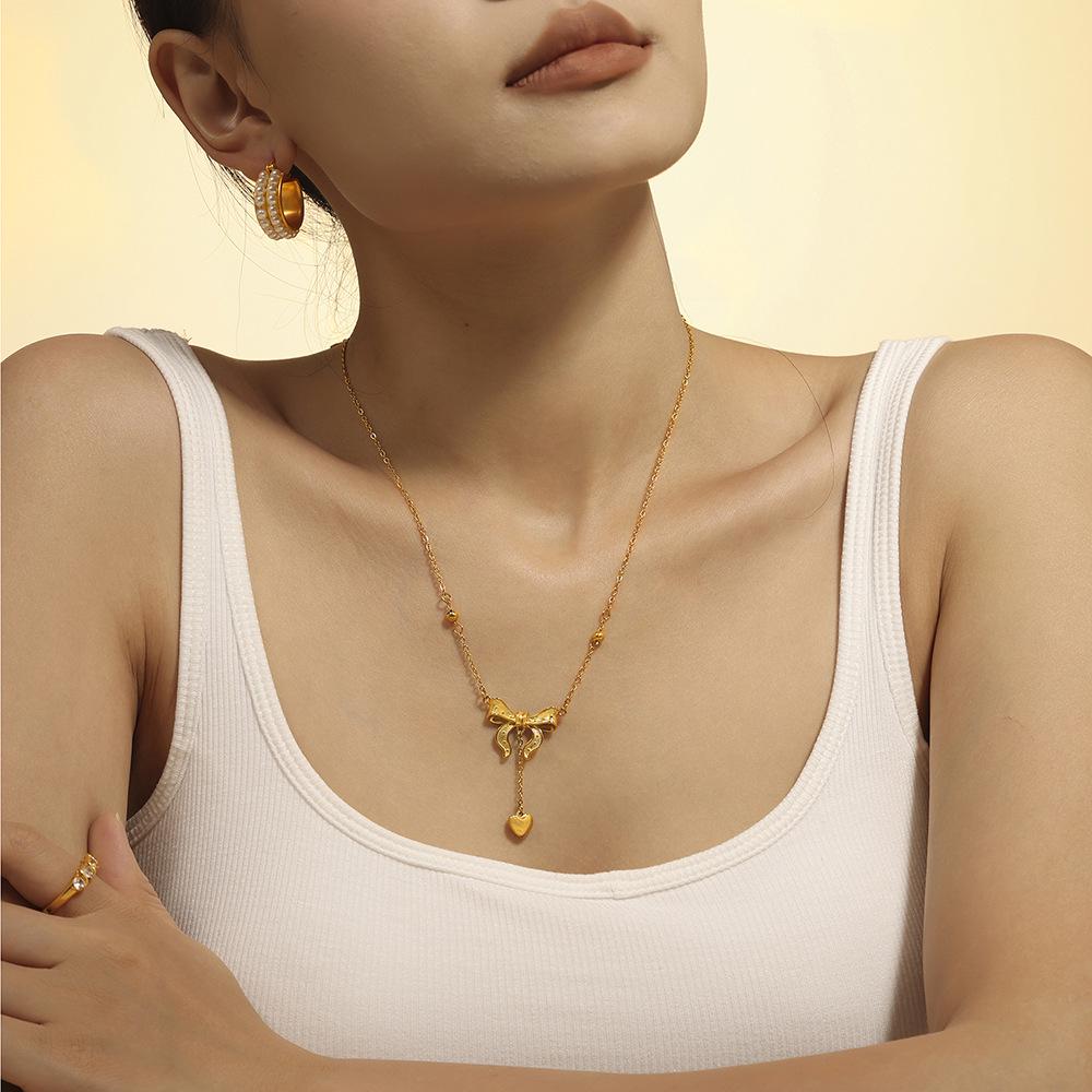 

Runaway Princess Bow Pendant Necklace: Elegant Women s Clavicle Chain