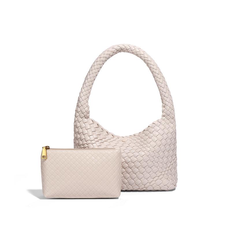 Trendy retro niche armpit bag fashionable and casual versatile handwoven bag soft leather large capacity hand lift mother and child bag