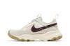 Nike Damen TC 7900 'Light Bone Burgundy Crush'