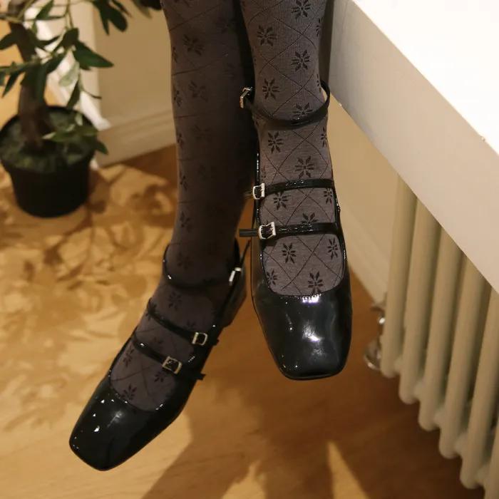 Falling Snow Stockings (Gray)