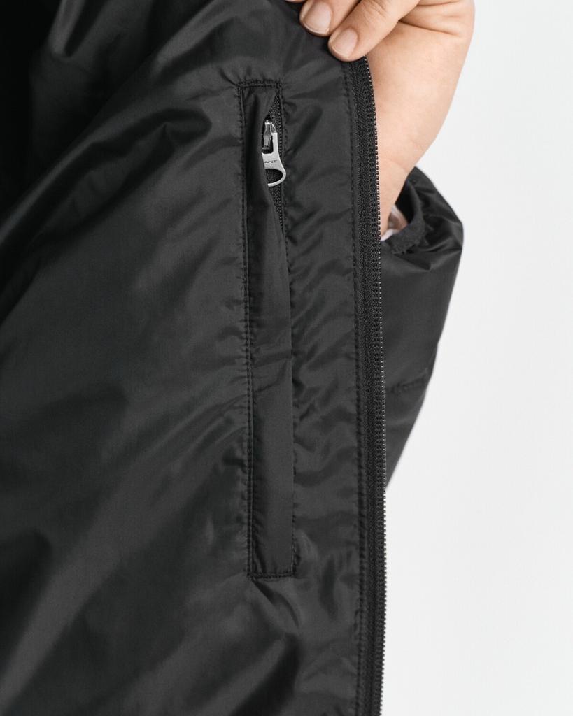Зимняя куртка GANT Light Down Jacket на двусторонней молнии черная