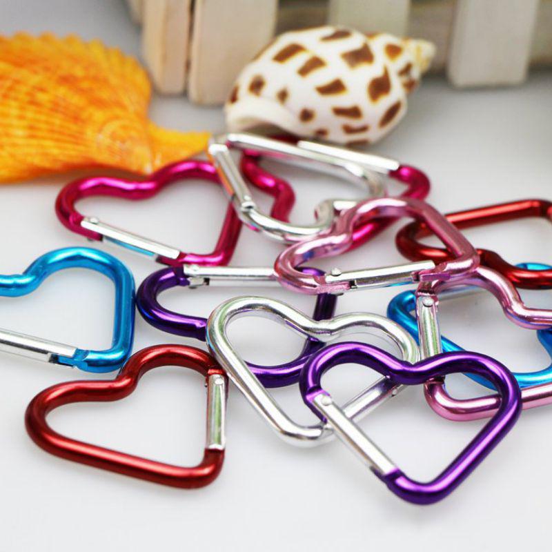 Boucles d'accroche en alliage d'aluminium en forme de cœur, mousqueton de type petit cœur multicolore pour extérieur, couleur sûre