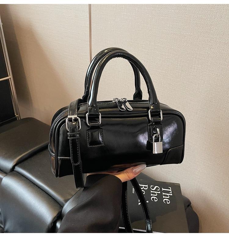 Fashion hand carry small square bag women 2025 new fashion casual shoulder bag premium messenger bag