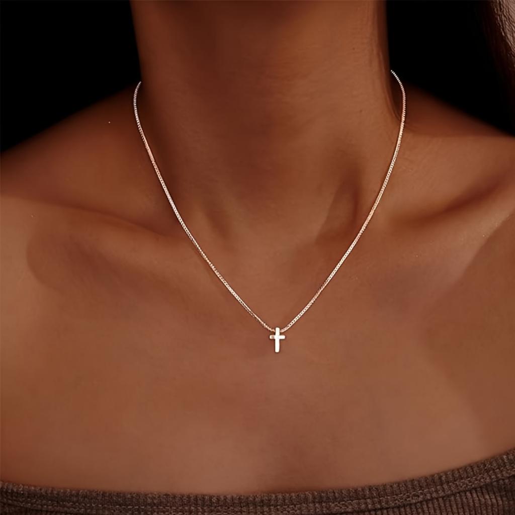 Elegante Colar Cruz de Aço Inoxidável para Mulheres Pingente Moderno Joia Adequada para Uso Casual e de Festa