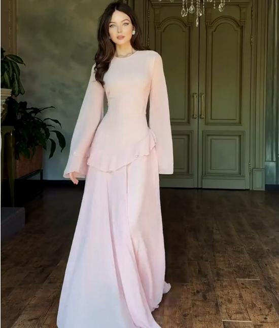 

2025 Европейский и Американский Элегантный Однотонный Прилегающий к Талии Комплект из Двух Предметов Extra Large