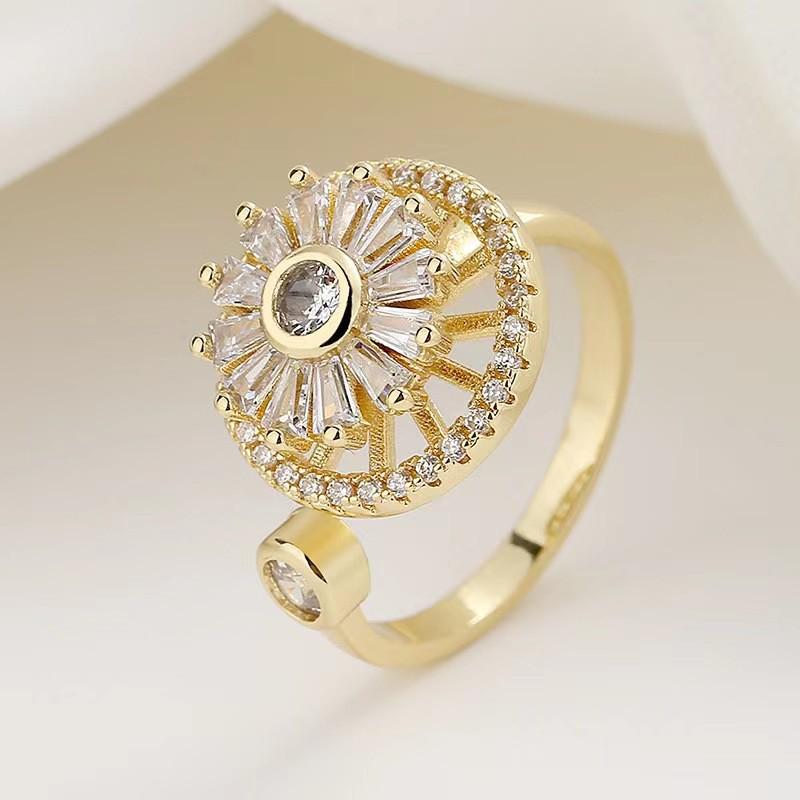 Women's Niche Rotatable Ring: Fashionable, Trendy, and Luxurious