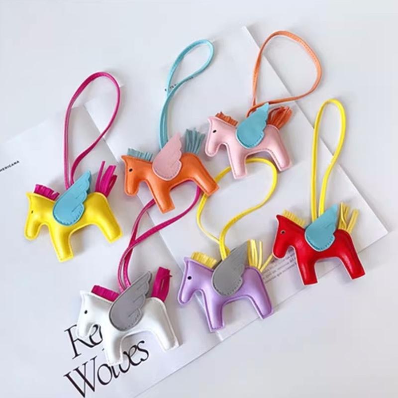 Cute Angel Wing Horse Keychain Pendant for Women Girls Fashionable Mini Horse Shape Bag Charm Oranemnt for Handbags