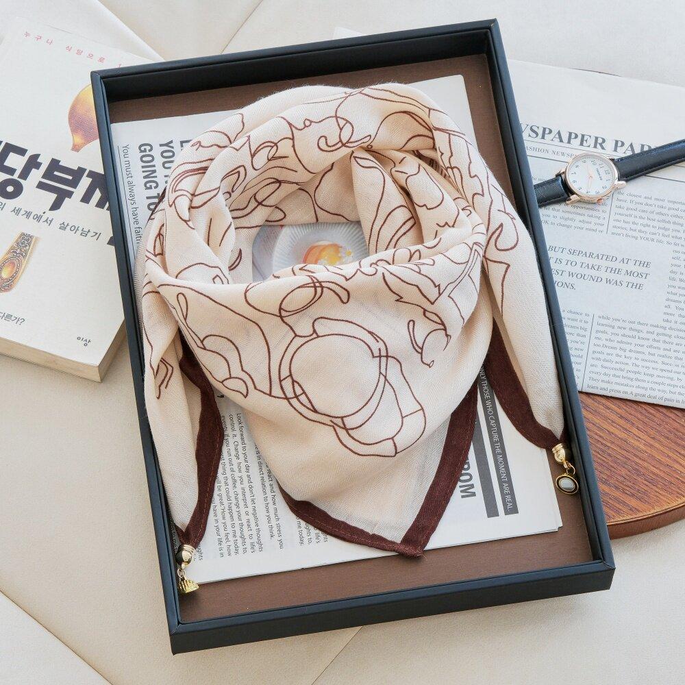 Magnetic buckle triangular small square scarf silk scarf women's spring and autumn summer shirt neck protection scarf thin scarf 71x71