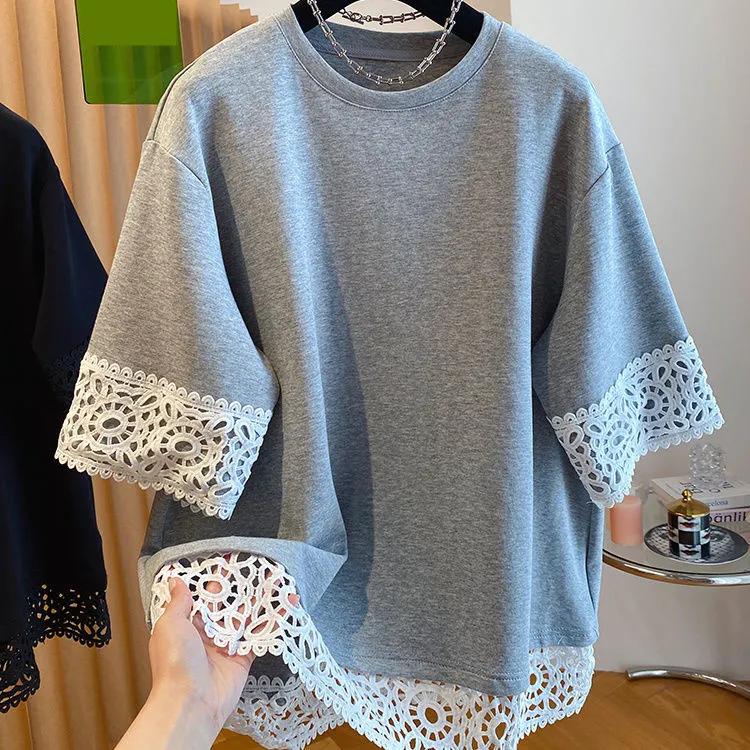 

Женская летняя футболка свободного кроя с короткими рукавами и кружевной вставкой, повседневный топ с круглым вырезом и свободной посадкой XS серый