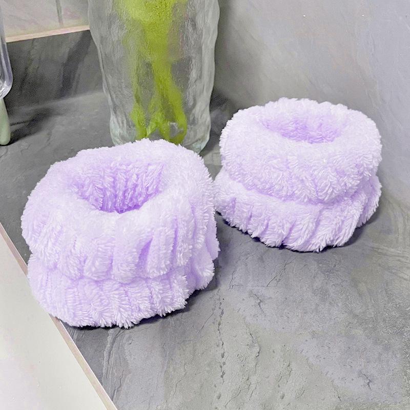 

Ремешок для мытья лица, защита от брызг, водонепроницаемый рукав для мытья рук, впитывающее полотенце, ремешок для запястья, спортивный плюшевый браслет 4pcs фиолетовый