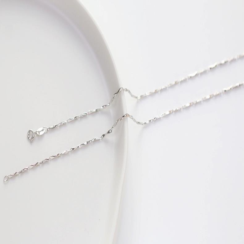 Unisex Bamboo Section Clavicle Chain in White Gold