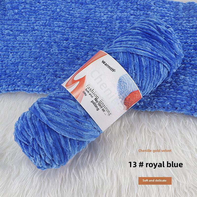 

Вязаный шарф, шапка, тапочки крючком из золотистого бархата синели, набор для самостоятельной работы из кукольной шерсти