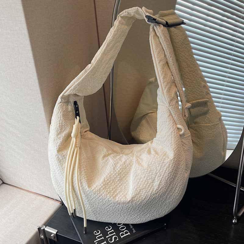 Casual nylon cloth bag women's 2025 new fashion explosion messenger dumpling bag versatile niche shoulder commuter bag