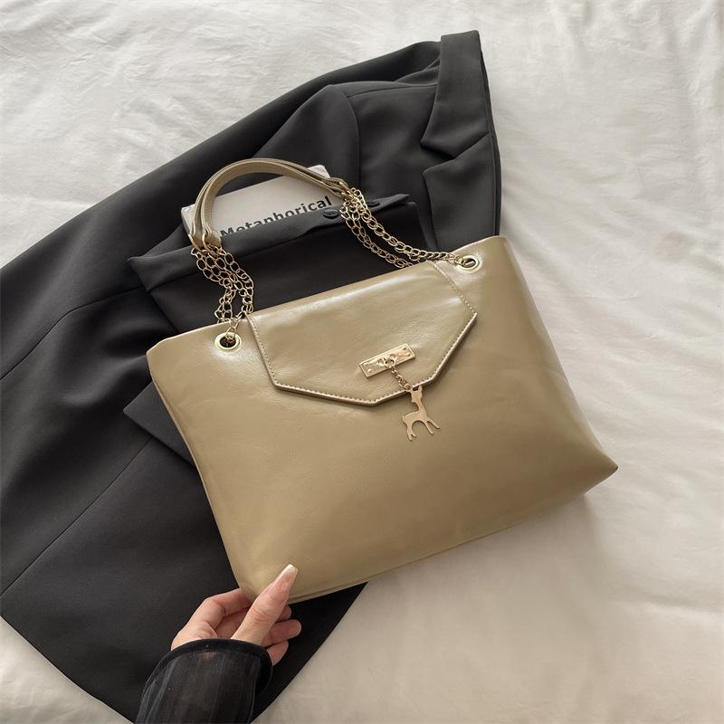 

Women s bag 2025 new autumn chain shoulder armpit bag large capacity fashion commuter small square bag briefcase хакі