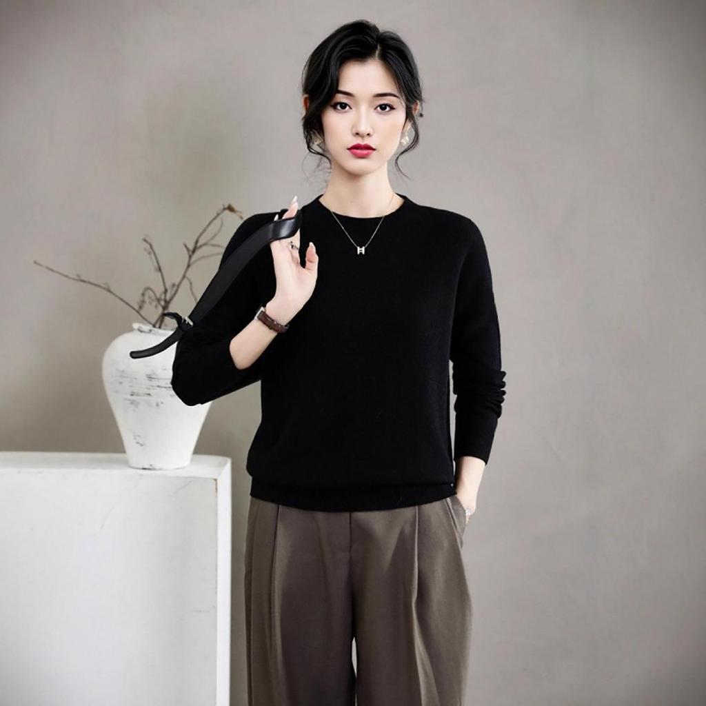 Women's Round Neck Cashmere Sweater: Autumn & Winter Versatile Long Sleeve Knit Top, Solid Color Fashion Basic.