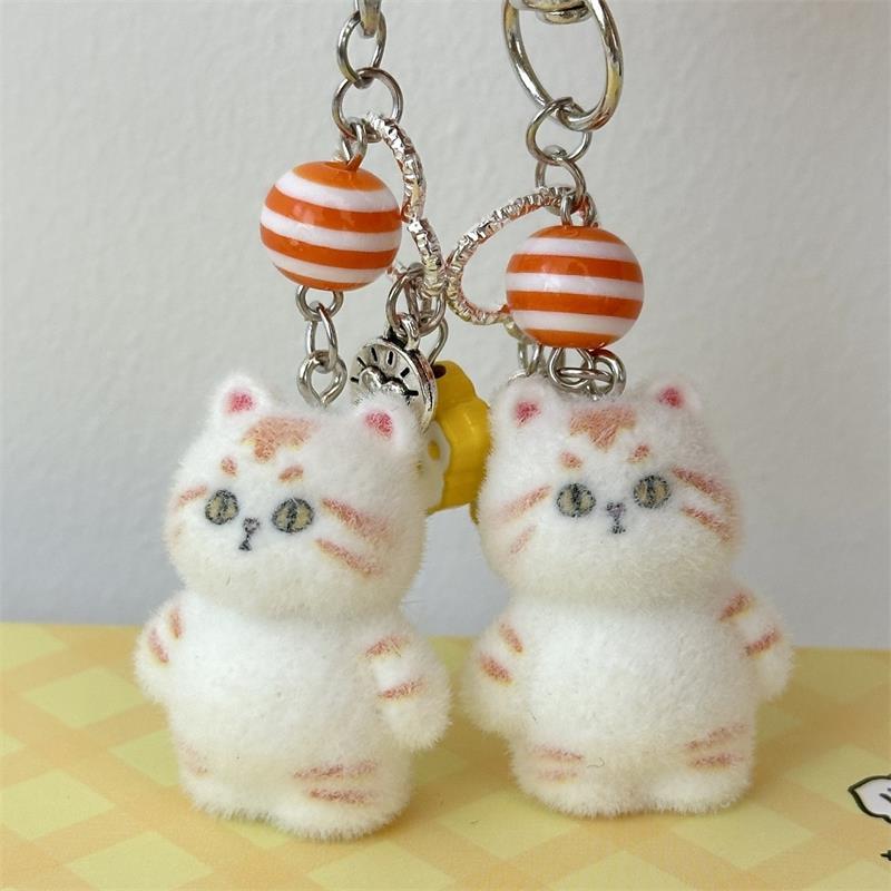 Roztomilý flockovaný přívěsek na klíče koťátko, šňůrka na krk, řetízek na telefon, krásné zvířátko kočka, přívěsek na batoh, ozdoba na tašku pro dívku, dárek pro pár