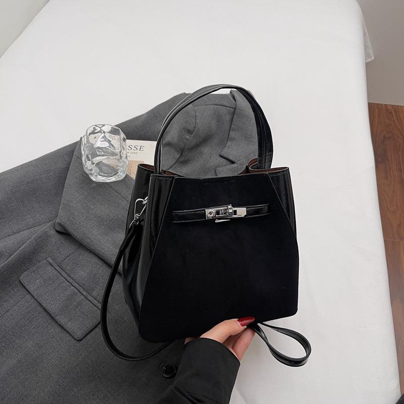 2026 Winter New Fashion Simple Handbag Women s Large Capacity Simple Casual Commuter Shoulder Bag Crossbody Bag