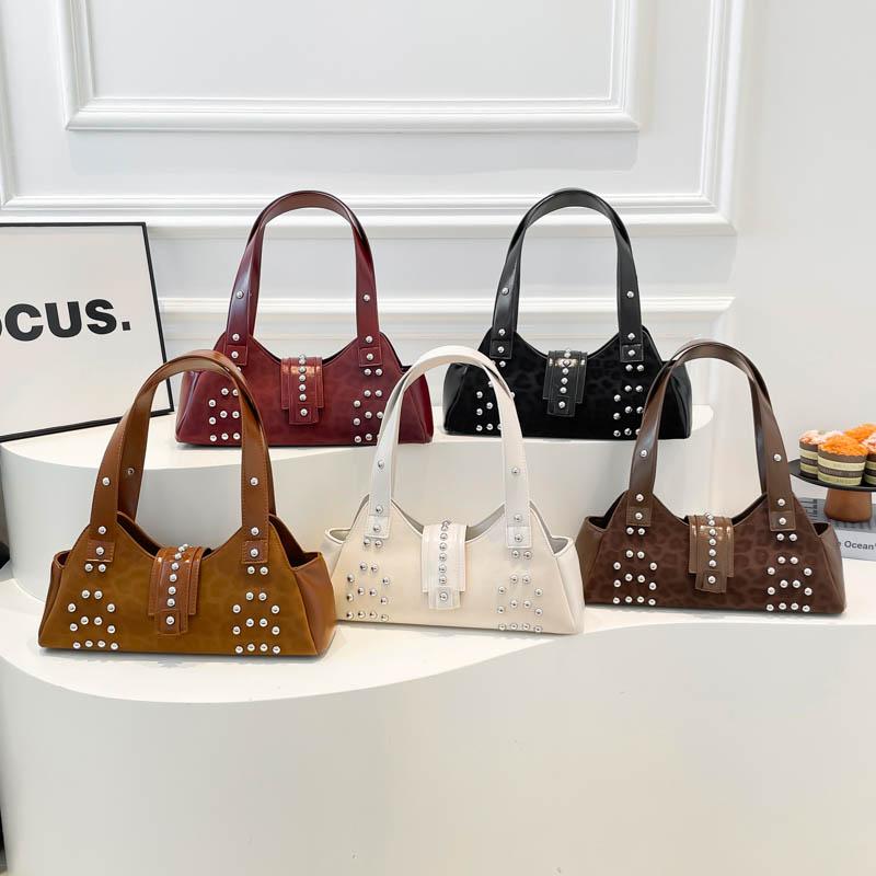 Underarm Bag PU Leather Studded Shoulder Bag for Women Rivet Punk Clutch Purse for Work Travel Shopping Trendy Hobo Purse