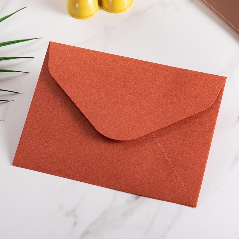Cashmere Lined Envelopes: Special Paper for Invitations, Postcards, and Retro-Style Triangular Designs