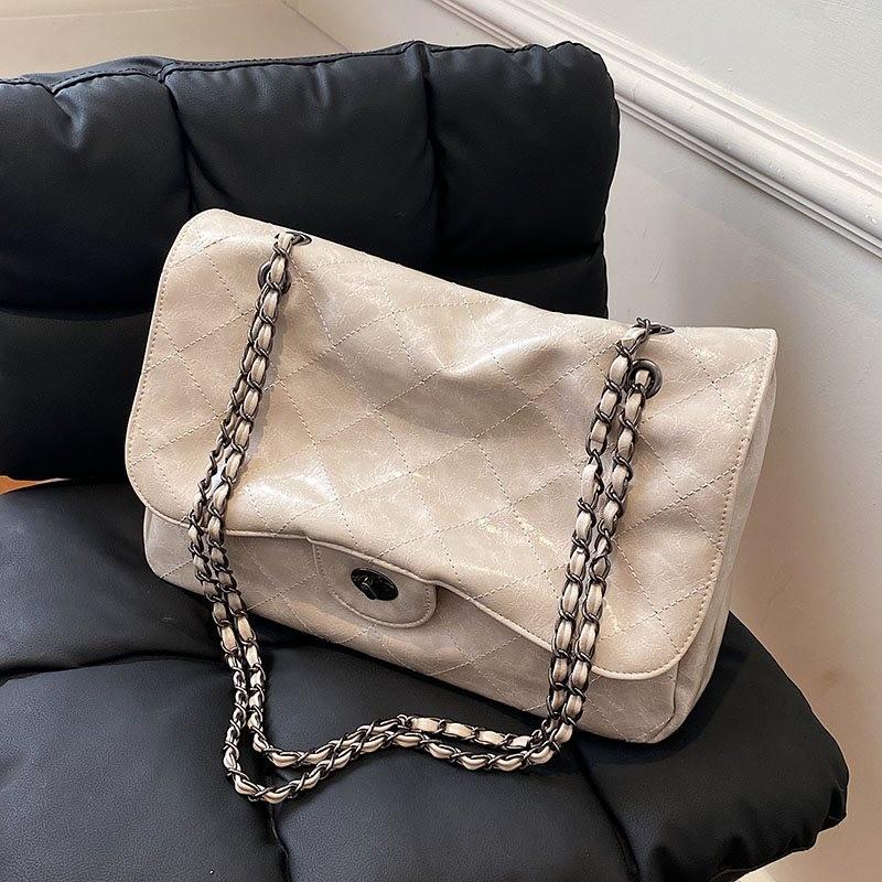Chic And Versatile Black Quilted Crossbody Bag With Elegant Chain For Women Oatmeal