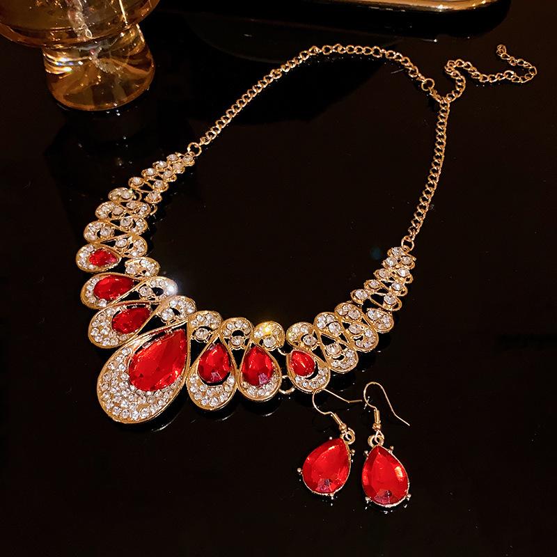 Retro Rhinestone Floral Jewelry Set: Elegant Stud Earrings & Luxury Clavicle Necklace