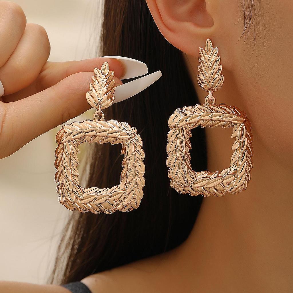 Kadınlar için Retro Geometrik Lava Dokulu Metal Küpeler