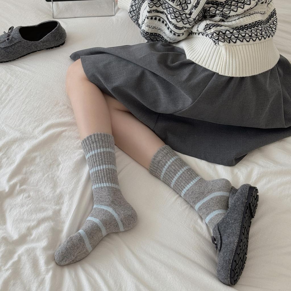 Ladies Autumn and Winter Thickened Warm Versatile Simple Contrast Color Striped Wool Tube Pile Socks