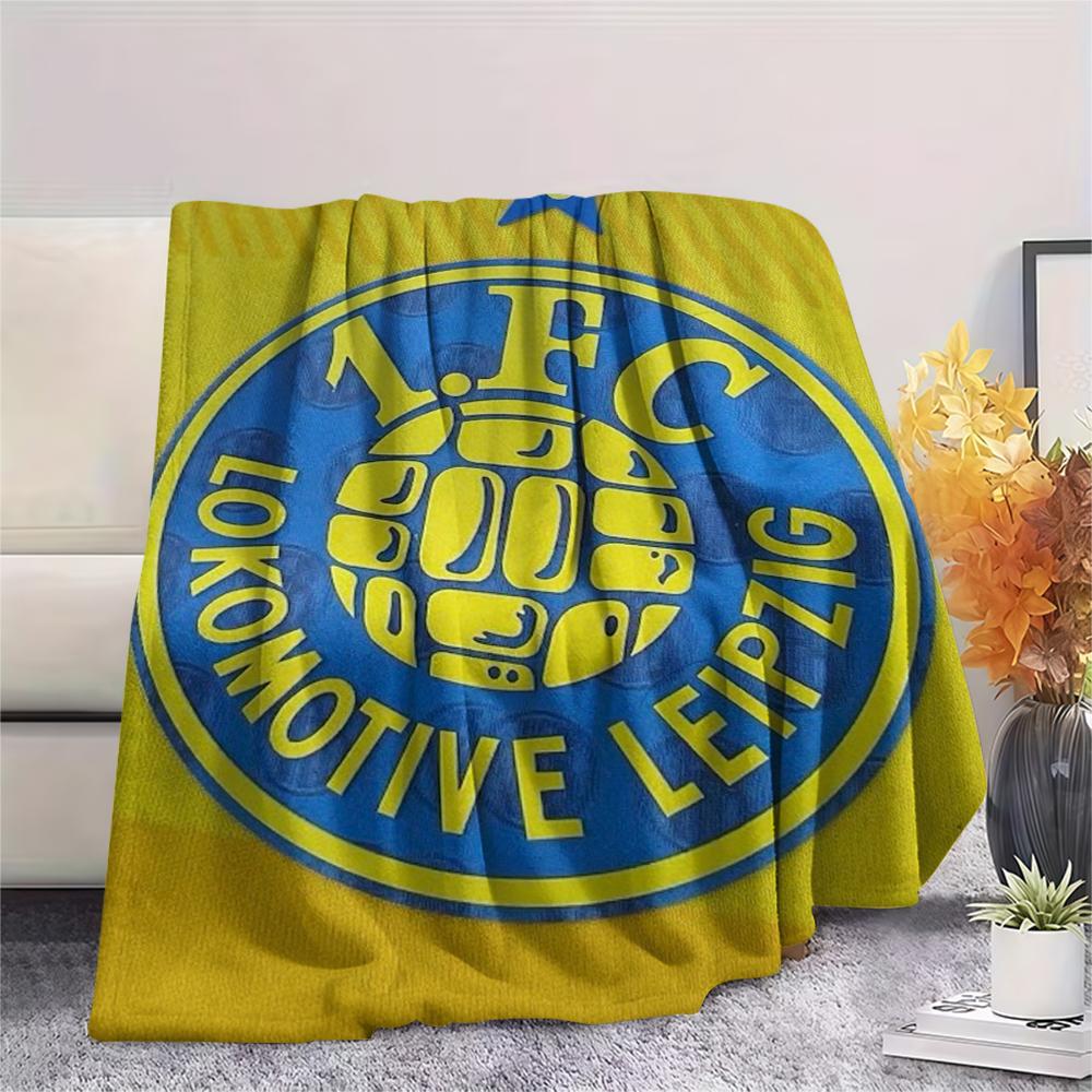 Koc flanelowy z nadrukiem Lokomotive Leipzig, Wysoka jakość, Wygodny na wszystkie pory roku, Wystrój domu, Ciepło i komfort, Idealny na prezenty świąteczne71