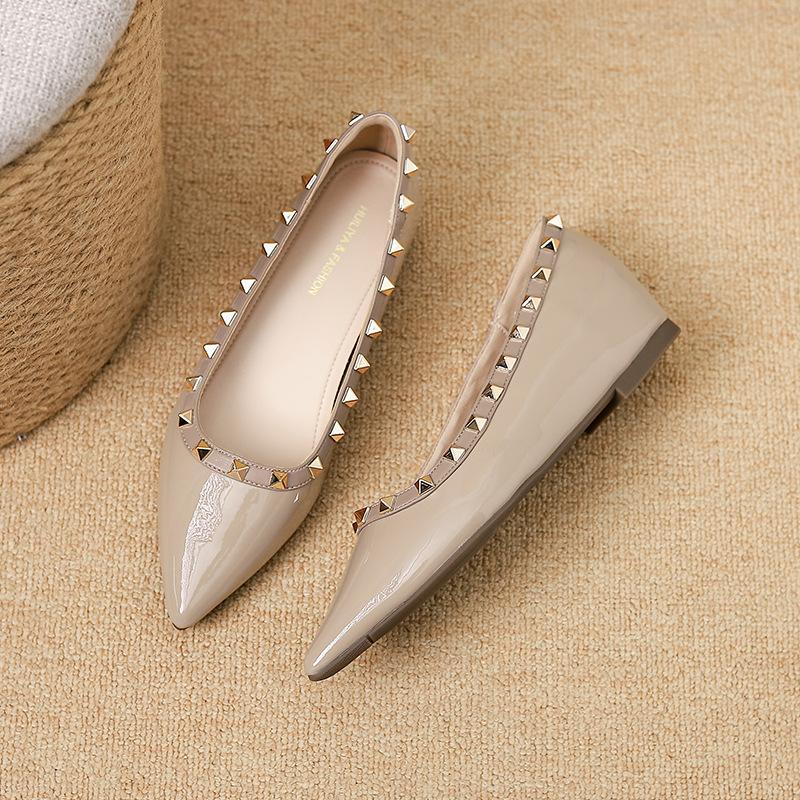 

Huiliya rivet shoes pointed single shoes women s flat bottom inner height increase versatile boat shoes shallow mouth soft sole women s shoes W1182-1 40
