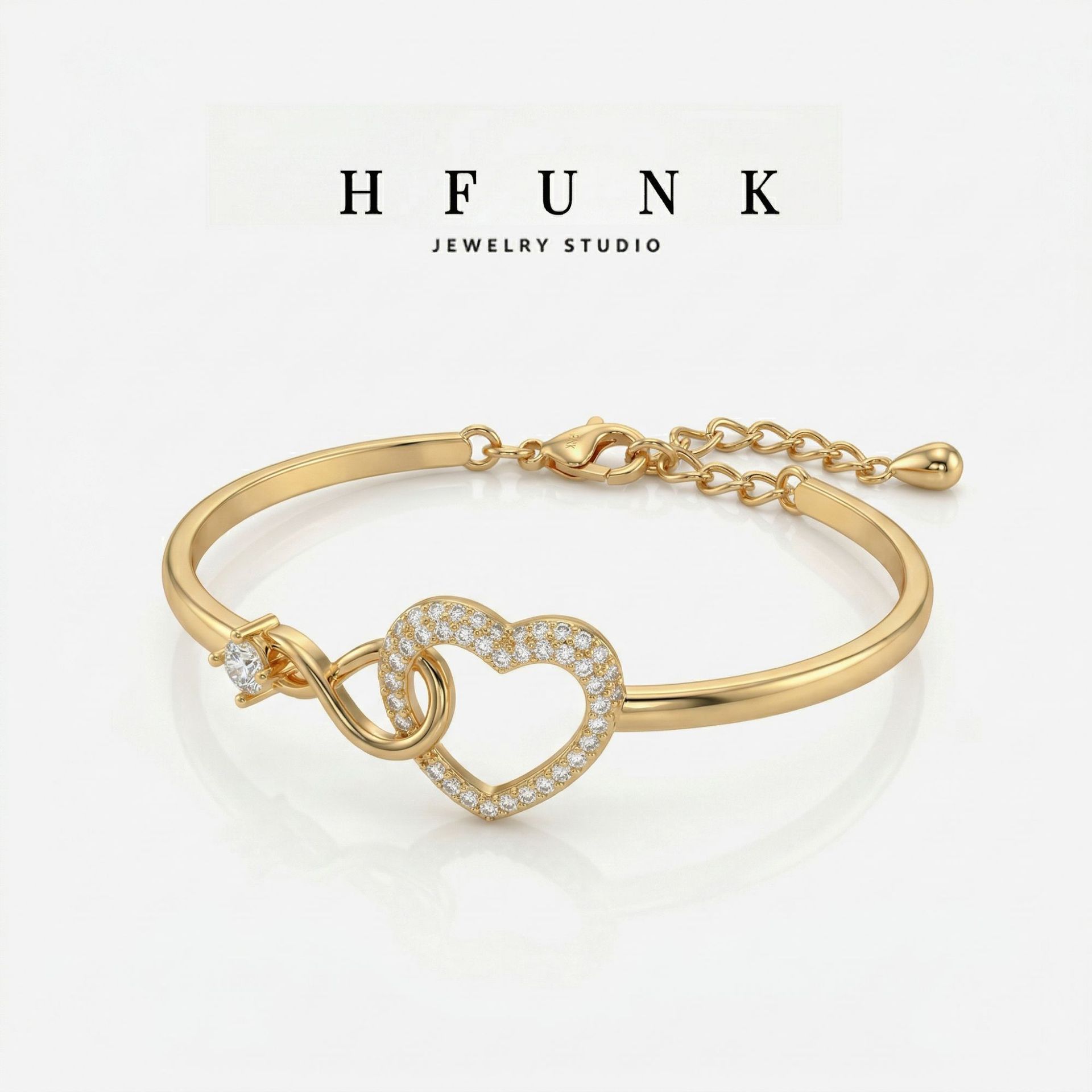 Luxury Chain Heart Cut-Out Bracelet for Women Elegant and Stylish