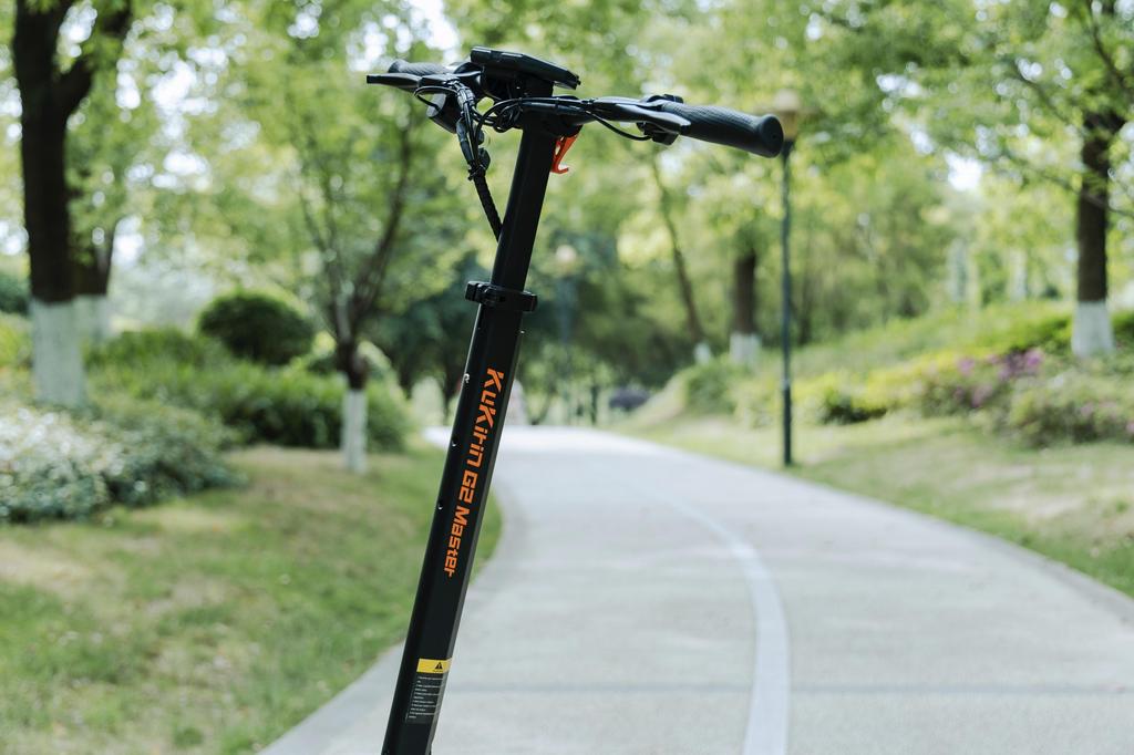 KuKirin G2 Master High-Performance E-Scooter, 60km/h, Dual Motor 2*1000W, Dual Suspension, 20.8Ah Battery, IP54 Waterproof