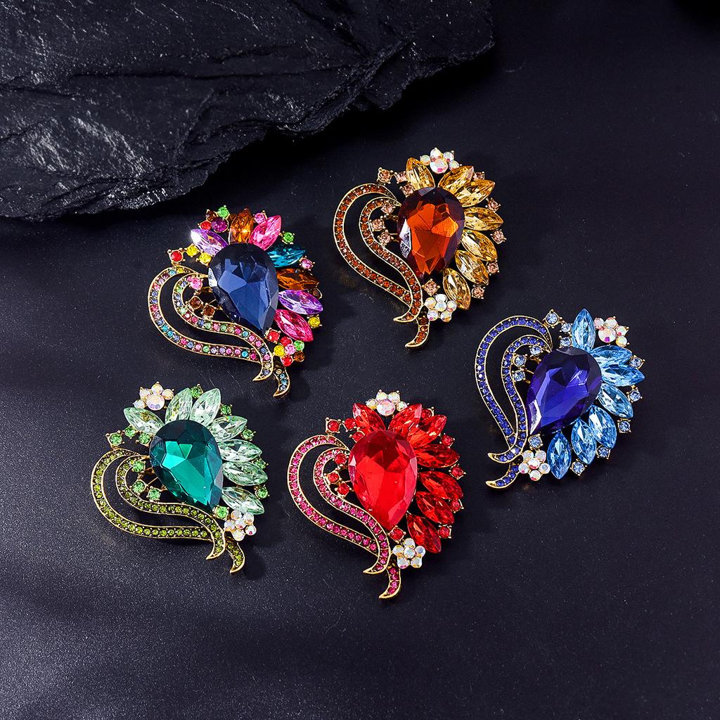 Retro Crystal Susceptible Dress Brooch Personality Versatile High-end Clothing Coat Coat Accessories