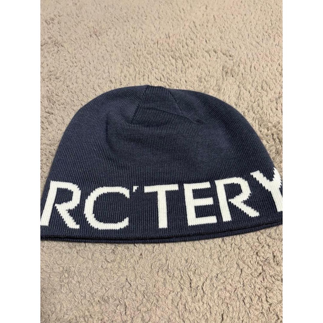 Used ARC TERYX logo knit hat navy