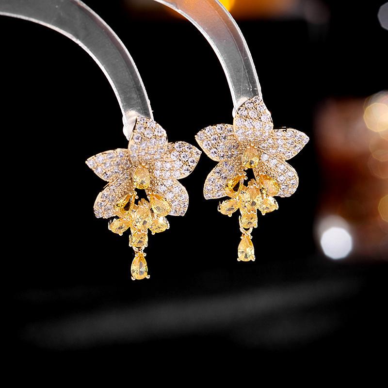 

Новые темпераментные модные серьги с медной инкрустацией и цветным цирконием, женские серьги-гвоздики из серебра 925 пробы с иглами, инкрустированными цирконием, в форме цветка