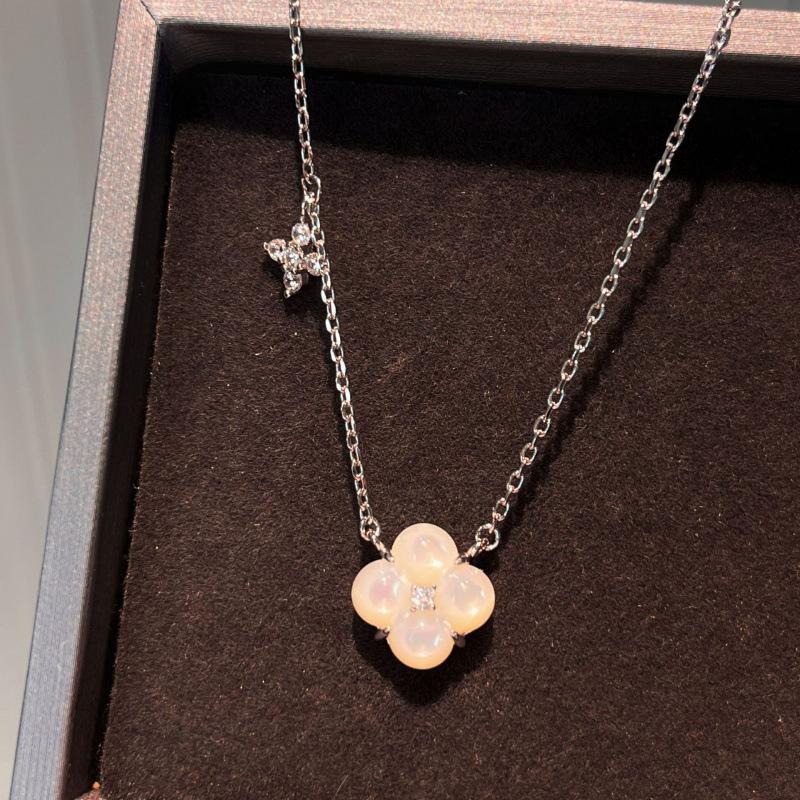 Лечение Бассейна Натуральный Рябчик Четырехлистник Цветок Ожерелье Ретро Легкая Роскошь Белый Высококачественный Цветок Ключица Цепочка