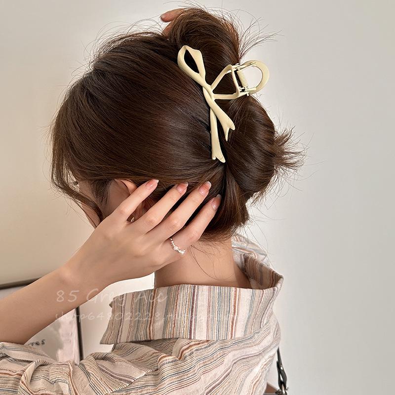 Gradient Bowknot Acrylic Hair Clip - Shark Design for Autumn/Winter 2023