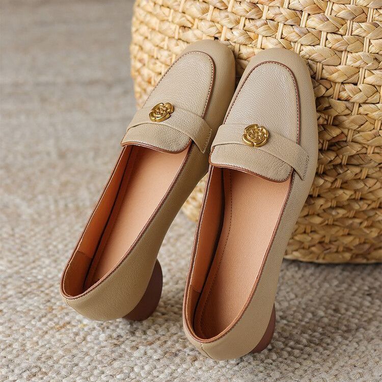 

French retro new soft leather mountain versatile thick heel middle heel single shoes women s 2024 autumn new shallow loafers 40 абрикосовий