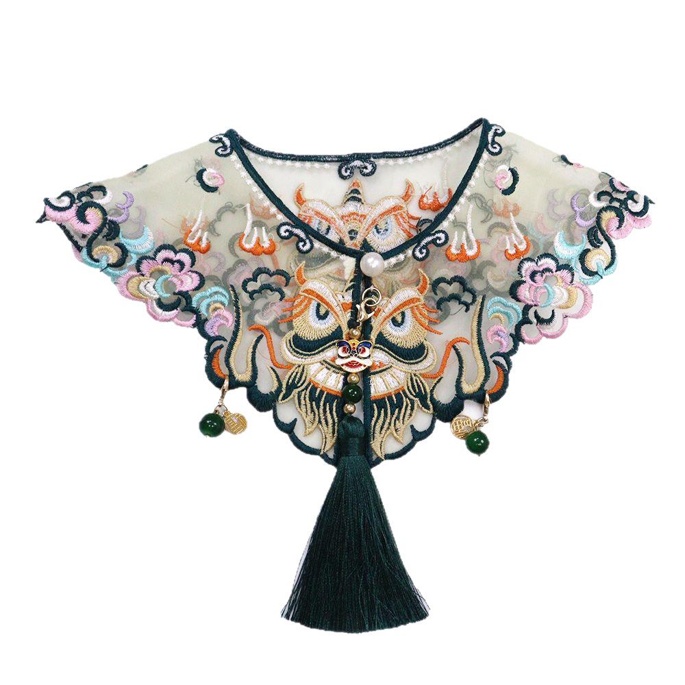 

Pet Cloud Shoulder Scarf with Traditional Chinese Ancient Style Embroidery of Cats As Accessories and Lion Head Pendant for Pet Clothing L зелений