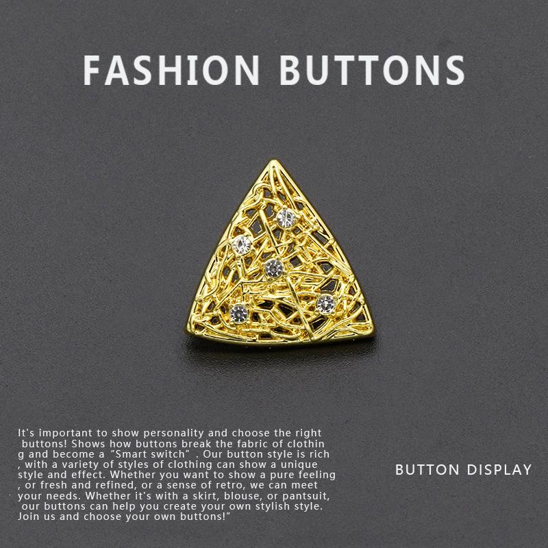 

10 шт. пуговиц высокого класса, золотые полые треугольники, изысканные пуговицы для пальто, тренча, свитера, костюма Daquan Gold with diamonds * 18MM
