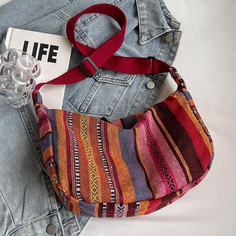 Veske med stor kapasitet i etnisk stil Ny trendy mote Crossbody dumplingveske Ins Retro allsidig skulderveske Dame