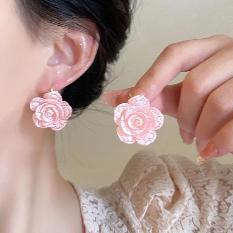 2025 Spring/Summer Floral Pearl Stud Earrings - Elegant Women's Light Luxury Edition