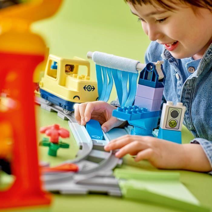 LEGO DUPLO Ma ville 10428 Le grand train communautaire interactif - Jouets d’éveil 3 ans