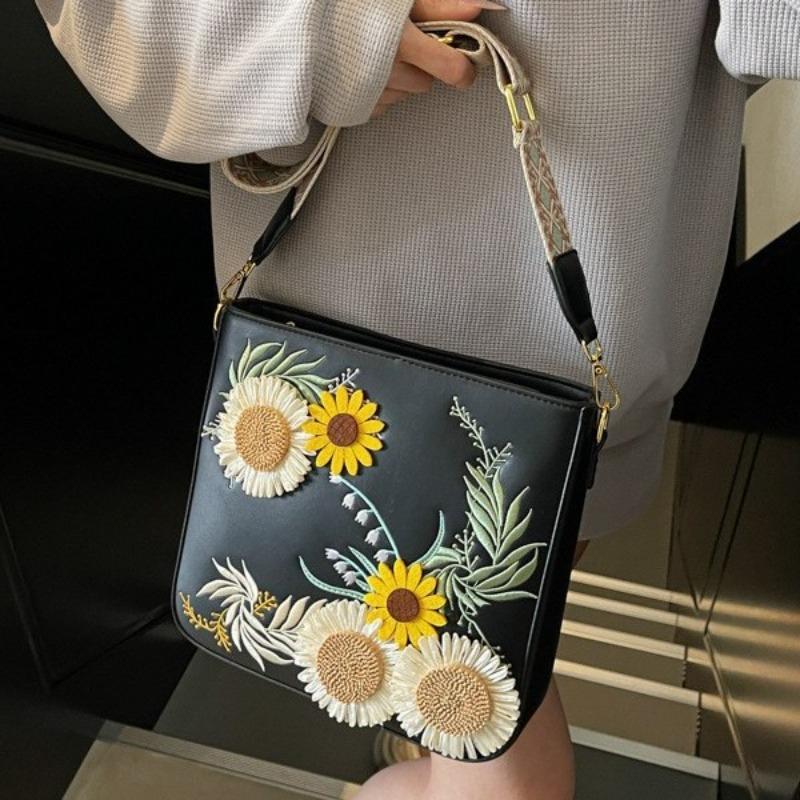Chinese pastoral women's shoulder messenger bag, new fashionable versatile large-capacity commuter bucket bag