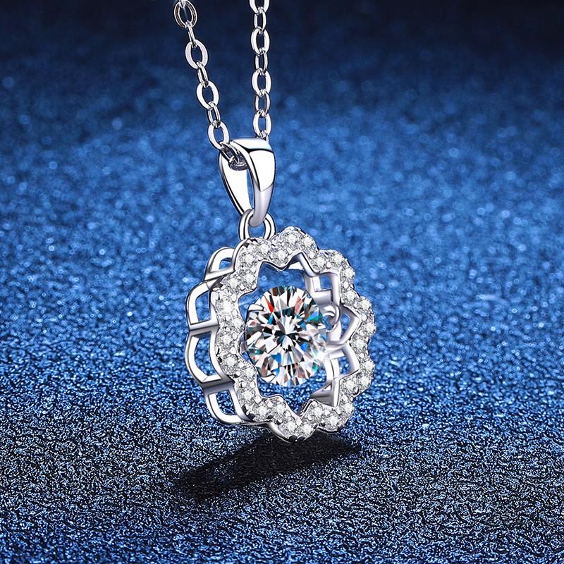 Moissanite Pendant Necklace Women 1ct Sparkling Flower Design Fashion Commute