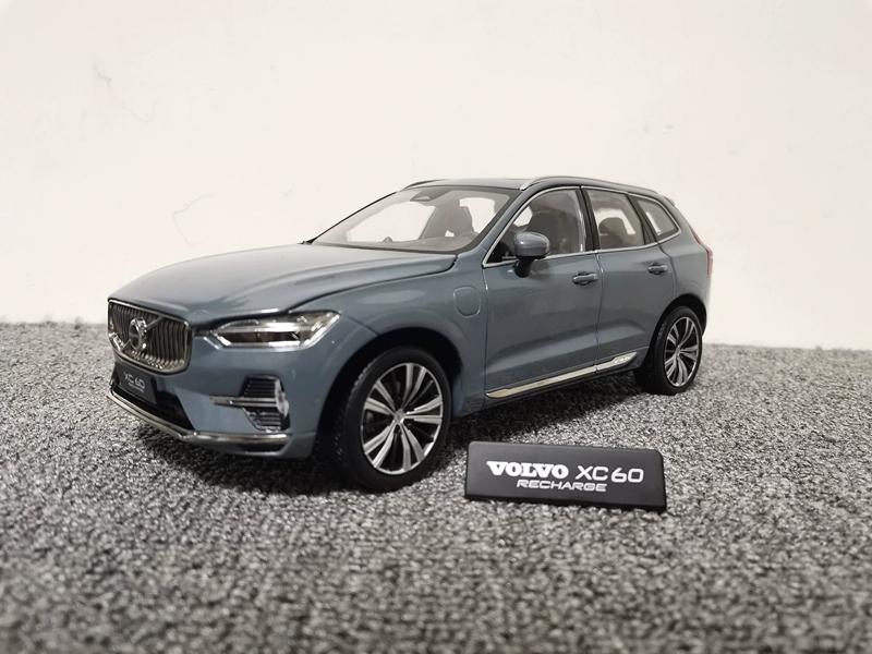 

Офіційний Volvo 1:Автомоделі зі сплаву масштабу 1:18 - XC60, XC90, S60L, Литі під тиском з заводською металізованою фарбою, Колекційна модель для демонстрації