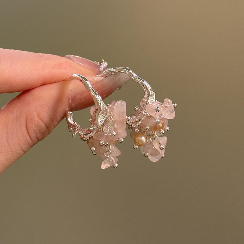 

Серьги с пресноводным жемчугом, аквамариновым порошковым кристаллом и бахромой, милые универсальные серьги-пусеты, нишевая модная темпераментная бижутерия для женщин