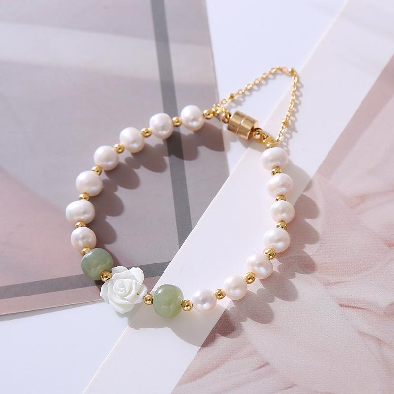 Сладкий Цветок Розы Натуральная Пресноводная Жемчужина и Нефритовый Камень Магнитная Застежка 14K Золотое Покрытие Женский Браслет-Шарм Для Женщин