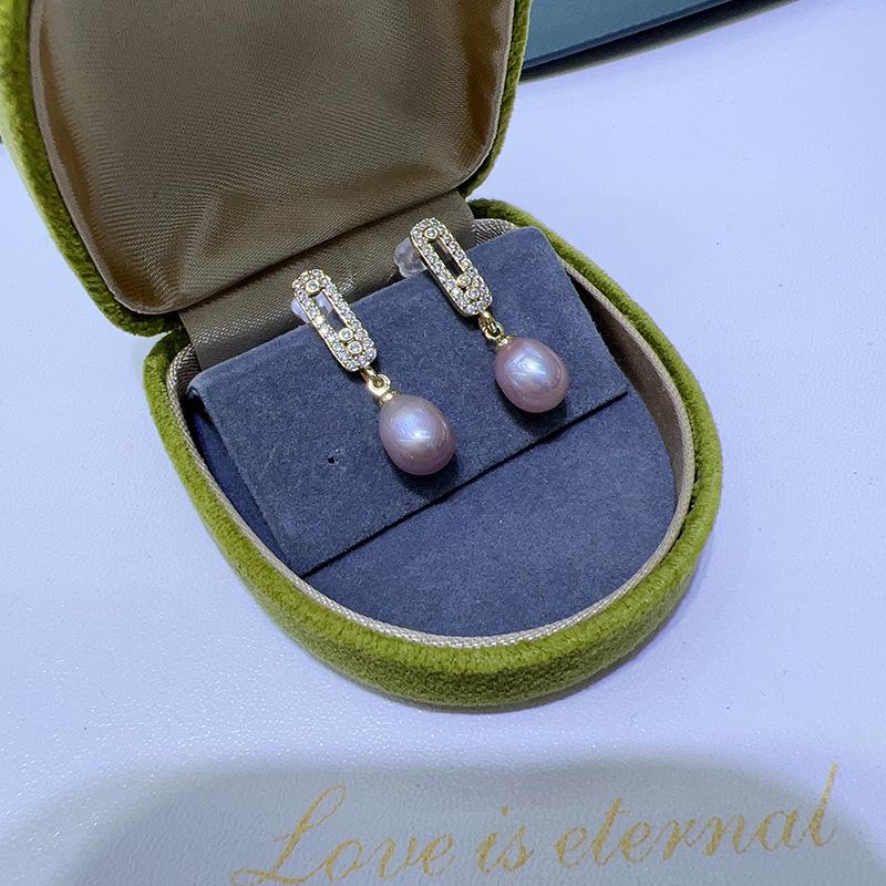 Elegant Natural Freshwater Pearl Stud Earrings with Simple Design